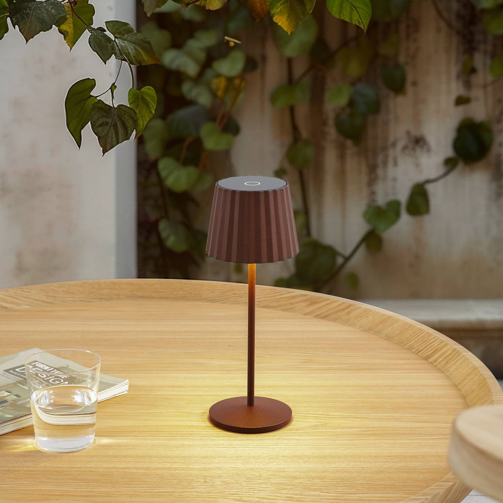 Lindby LED-Akku-Tischleuchte Esali, rostbraun, IP65