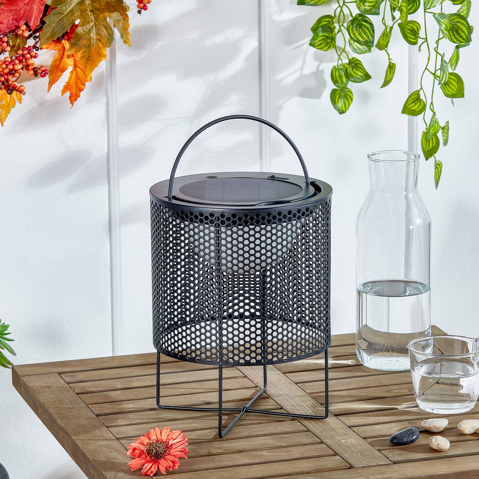 Lindby LED-Solar-Terrassenleuchte Achilleas, RGBW, schwarz