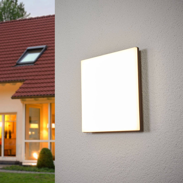 Lucande LED-Außendeckenleuchte Henni, Sensor, 30x30 cm, IP65