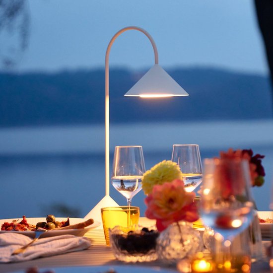 FRANDSEN LED-Akku-Tischlampe Grasp, weiß, Höhe 47 cm, Metall